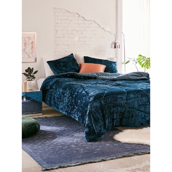 Urban Outfitters Skye Crushed Velvet 